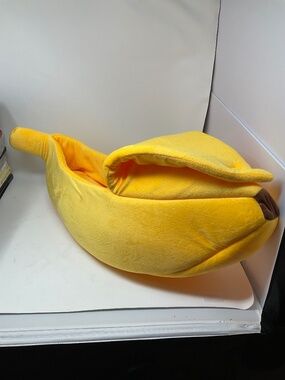 Banana boat cat bed for i door cats or small dogs. Large size. P05